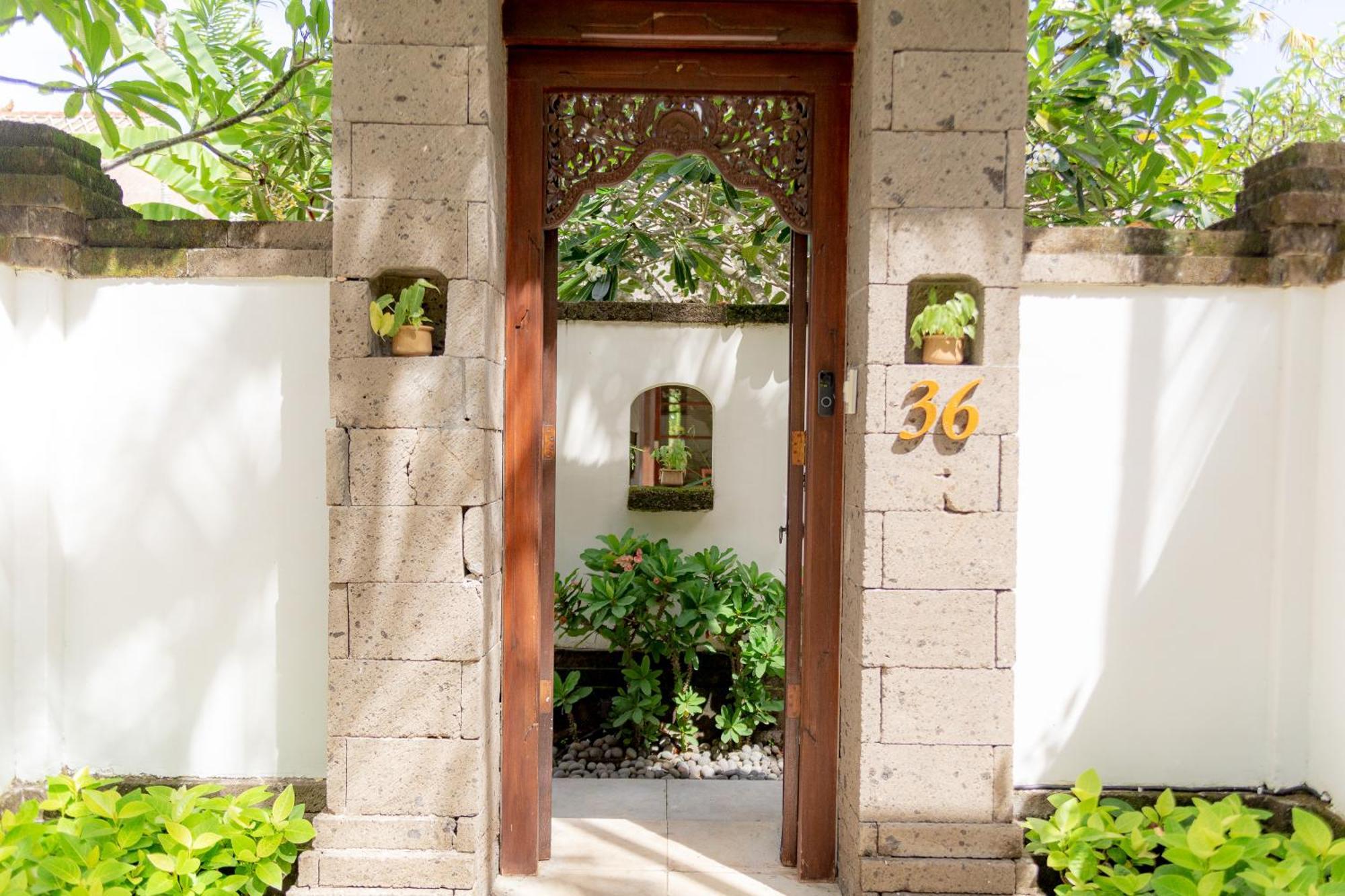 Villa Dorado - Steps From Jimbaran Beach Exterior photo